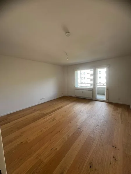 +SCHNELL EINZIEHEN+ 2-Raum Wohnung mit Balkon und Wannebad — photo 1